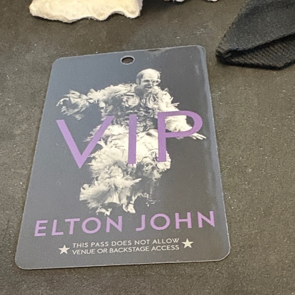Elton John Gold Accessory Set - Picture 11 of 12